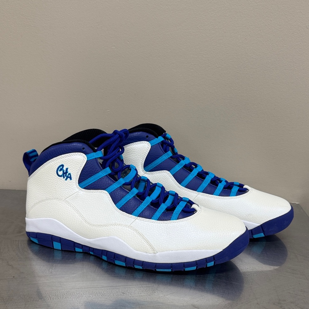 Mens White and Blue High-Top Jordan 10 Retro
Charlotte (2016) Sneakers Size 17